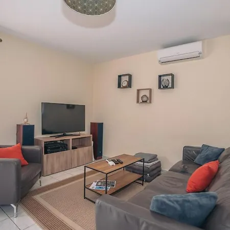 Villa Quiet House With Pool, Ideal For Families