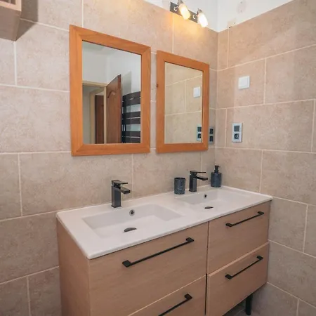 Quiet House With Pool, Ideal For Families Villa