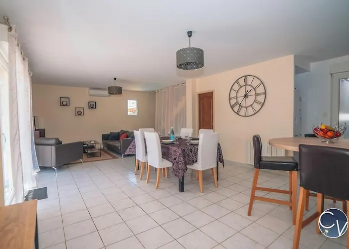 Villa Quiet House With Pool, Ideal For Families