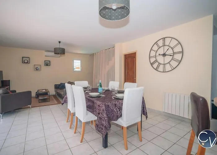 Quiet House With Pool, Ideal For Families Villa
