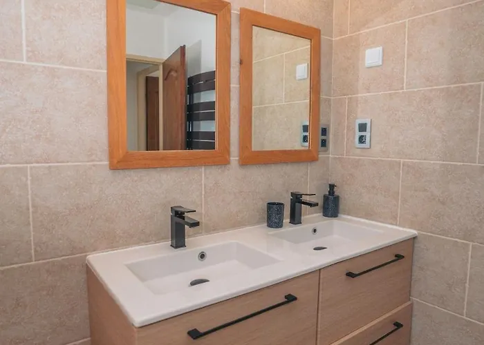 Quiet House With Pool, Ideal For Families Villa